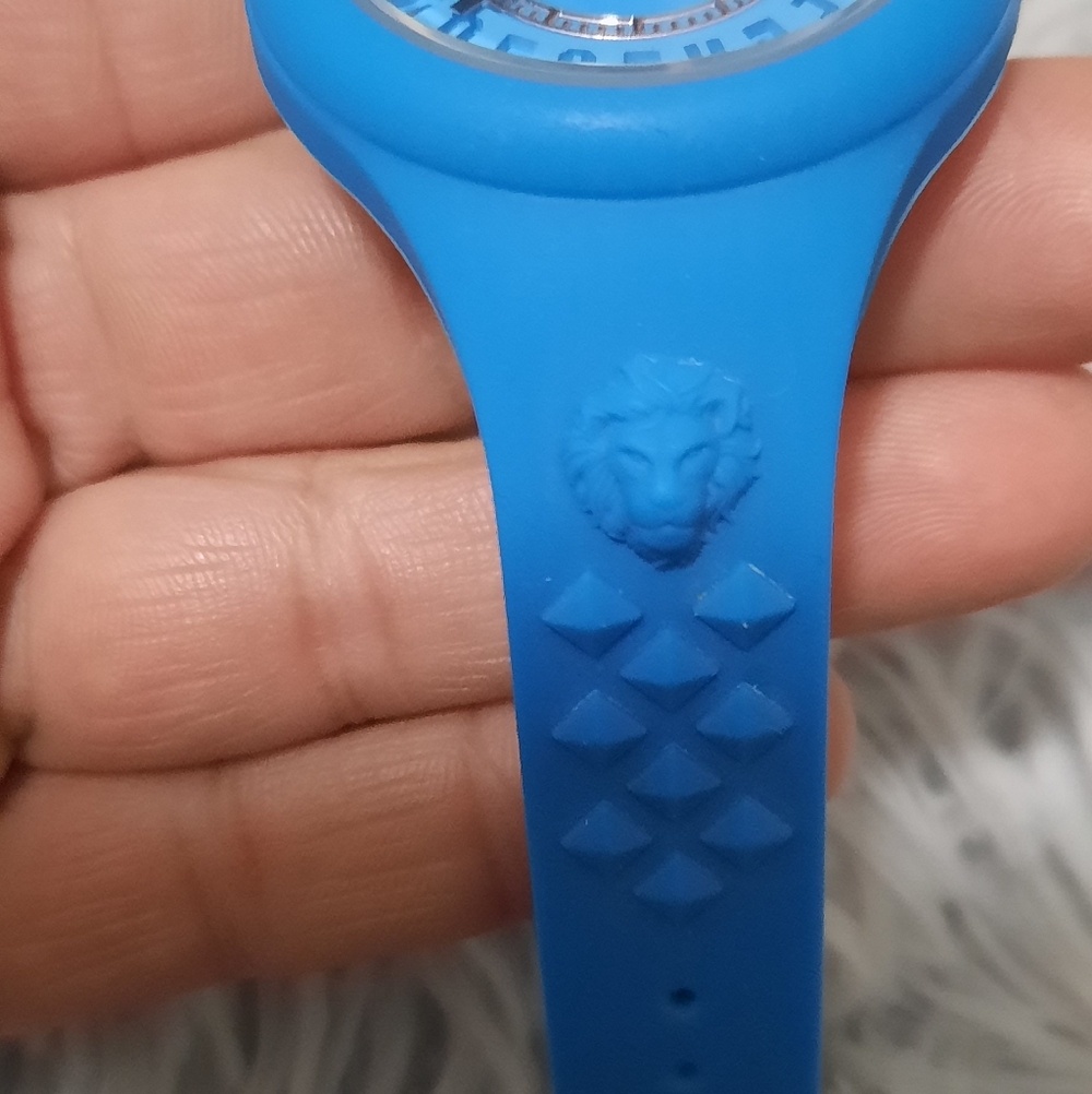 VERSUS by VERSACE Silicone Watch and Zippered Case - Picture 3 of 8